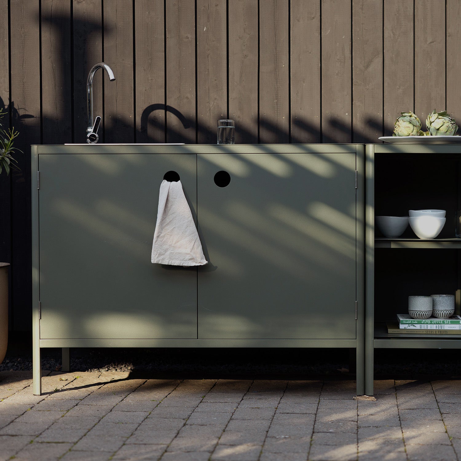 Kelia Outdoor Kitchen_2 1920x800 20opacitet.jpg