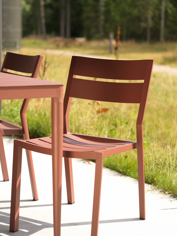 Delia spisestol  Zin Red