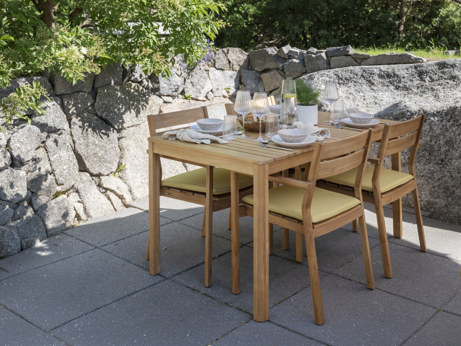 Delia Teak stol med armlener Natur