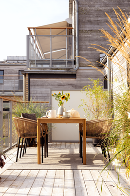 Delta stol med armlener Svart/Teddy Black