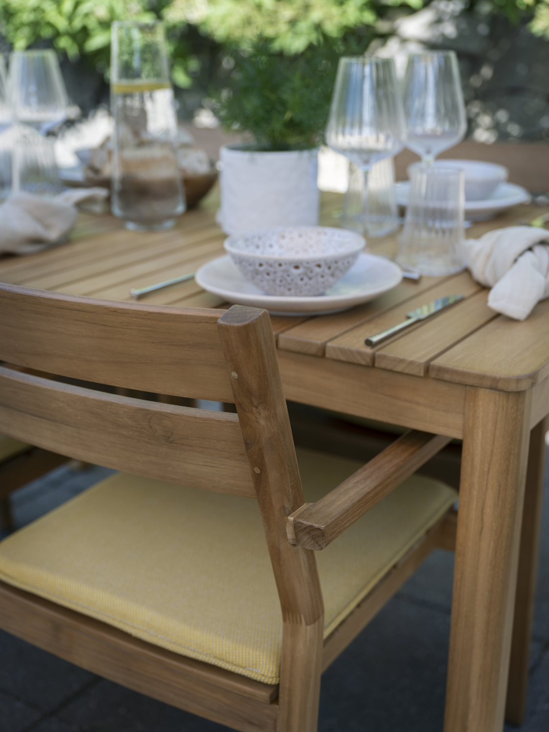 Delia Teak stol med armlener Natur