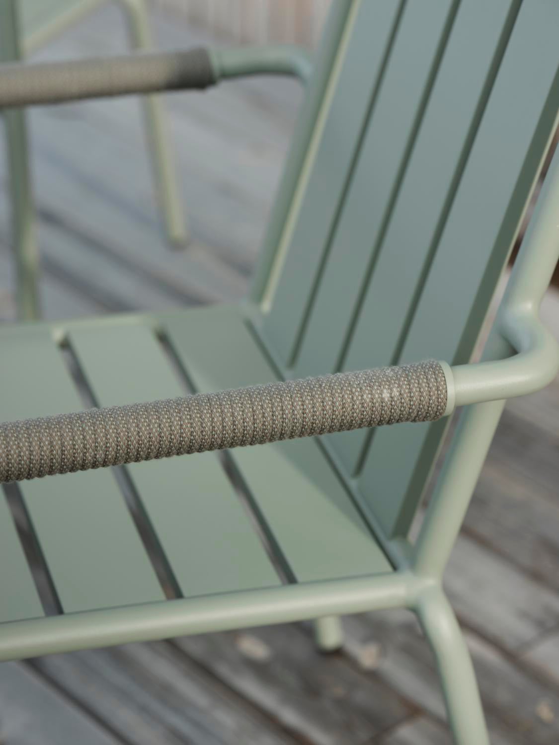 Innes stol med armlener Dusty Green