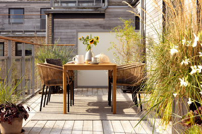 Delta stol med armlener Svart/Teddy Black