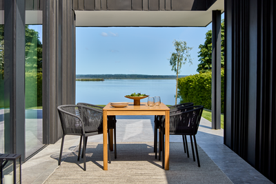 Delta stol med armlener Svart/Teddy Black