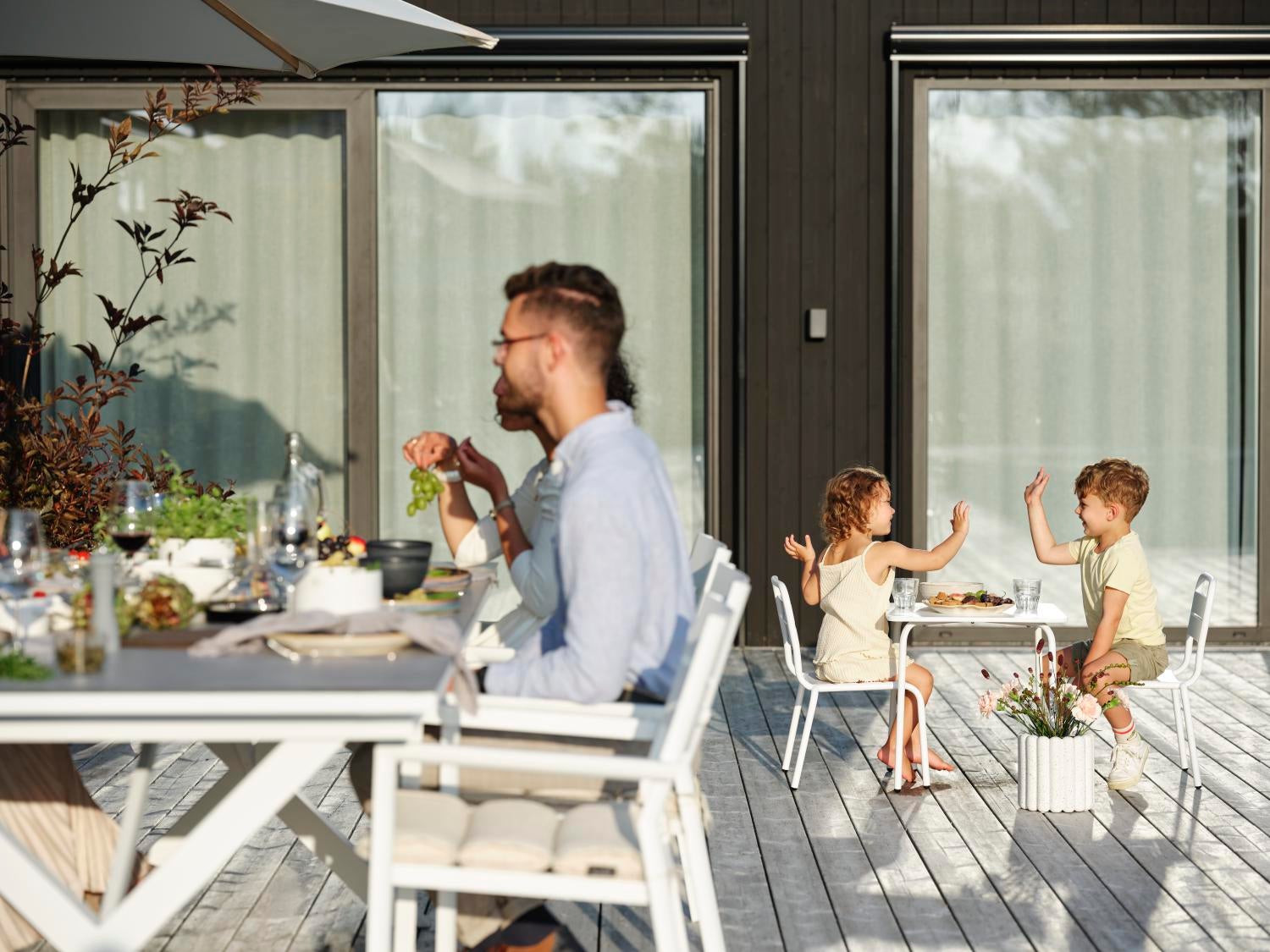 Delia stol med armlener Hvit