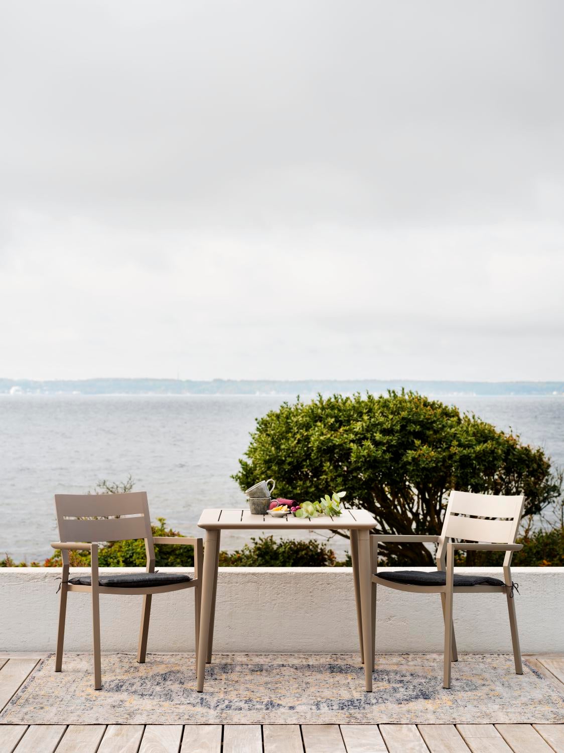 Delia stol med armlener Khaki