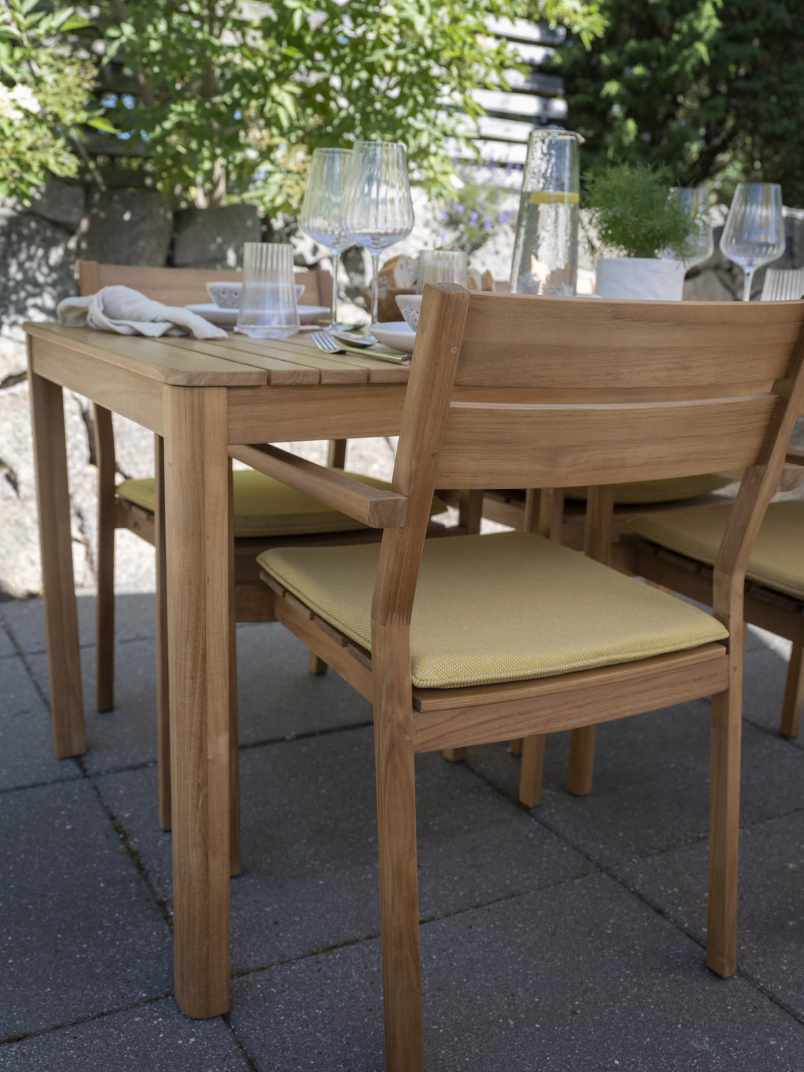 Delia Teak stol med armlener Natur