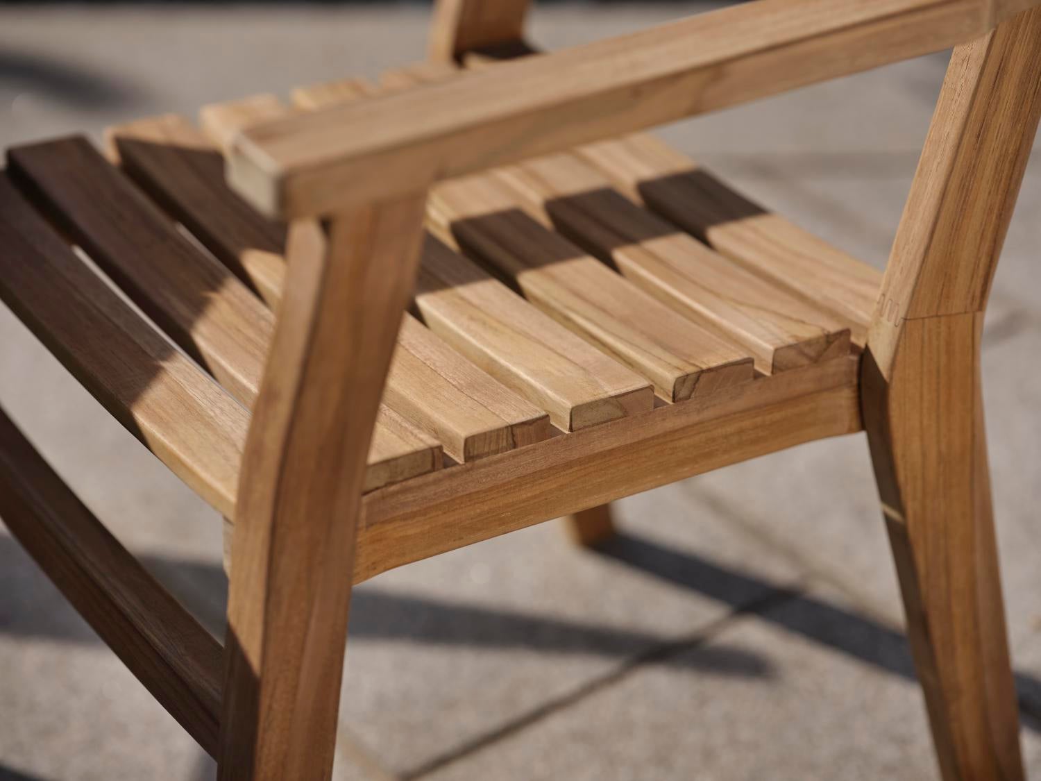 Keros stol med armlener Natur