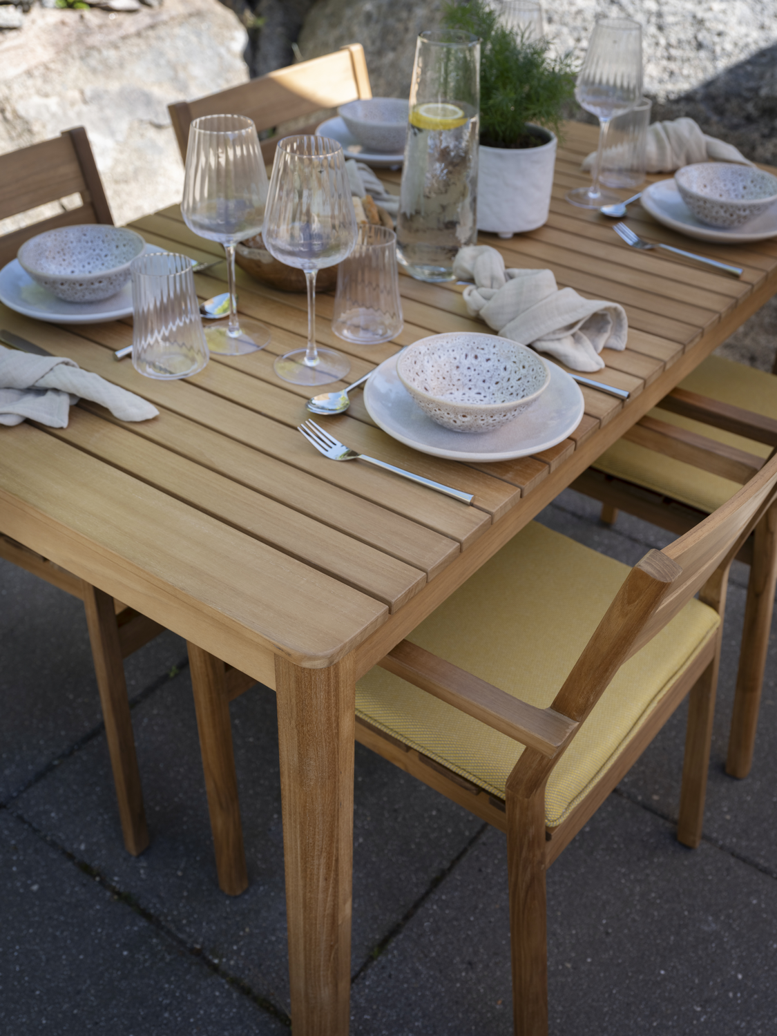 Delia Teak stol med armlener Natur
