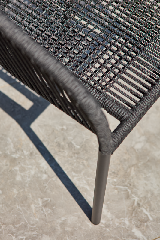 Delta stol med armlener Svart/Teddy Black