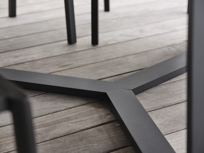 Laurion spisebord Black/Natural wood