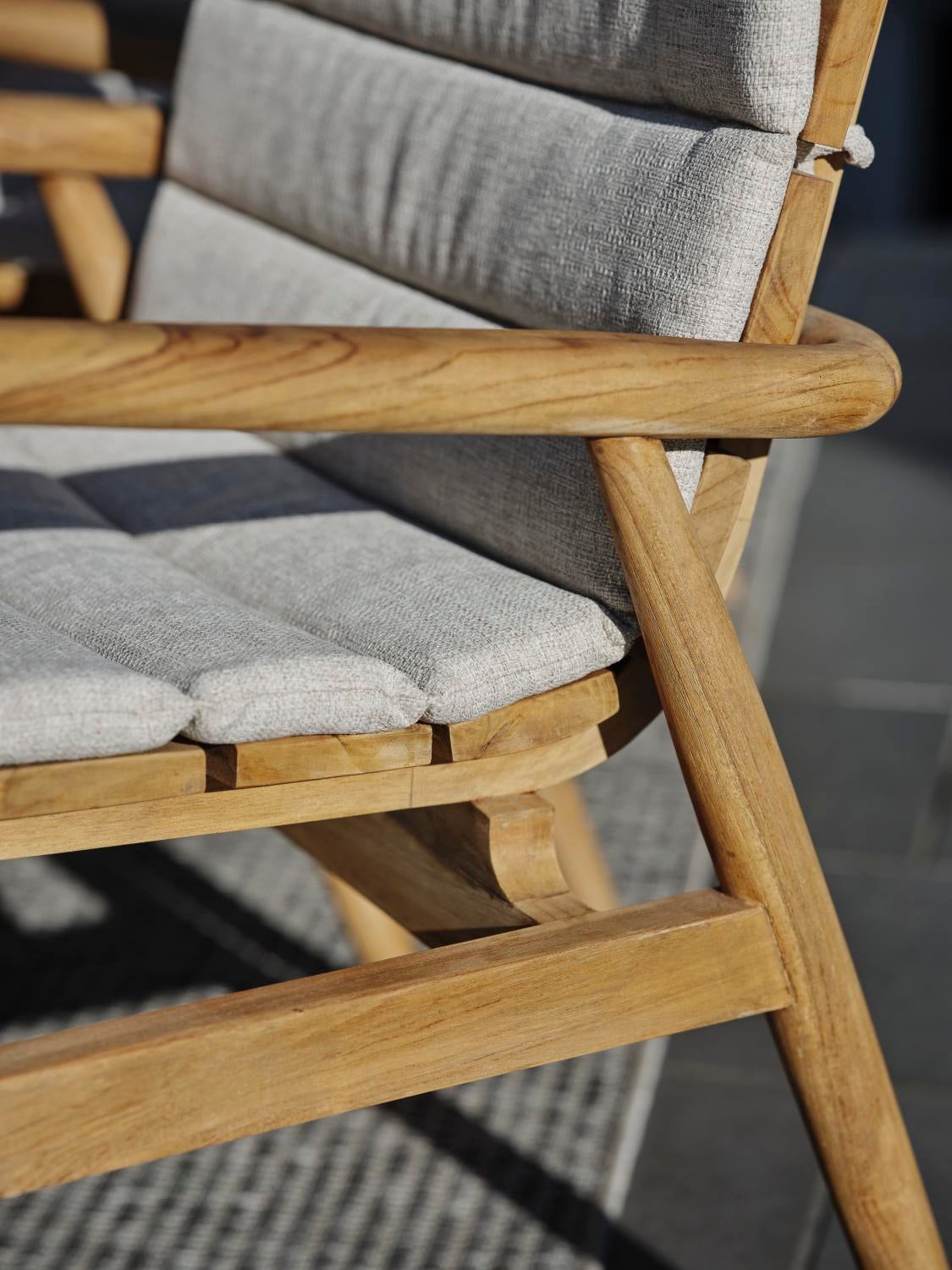 Lilja stol med armlener Natur