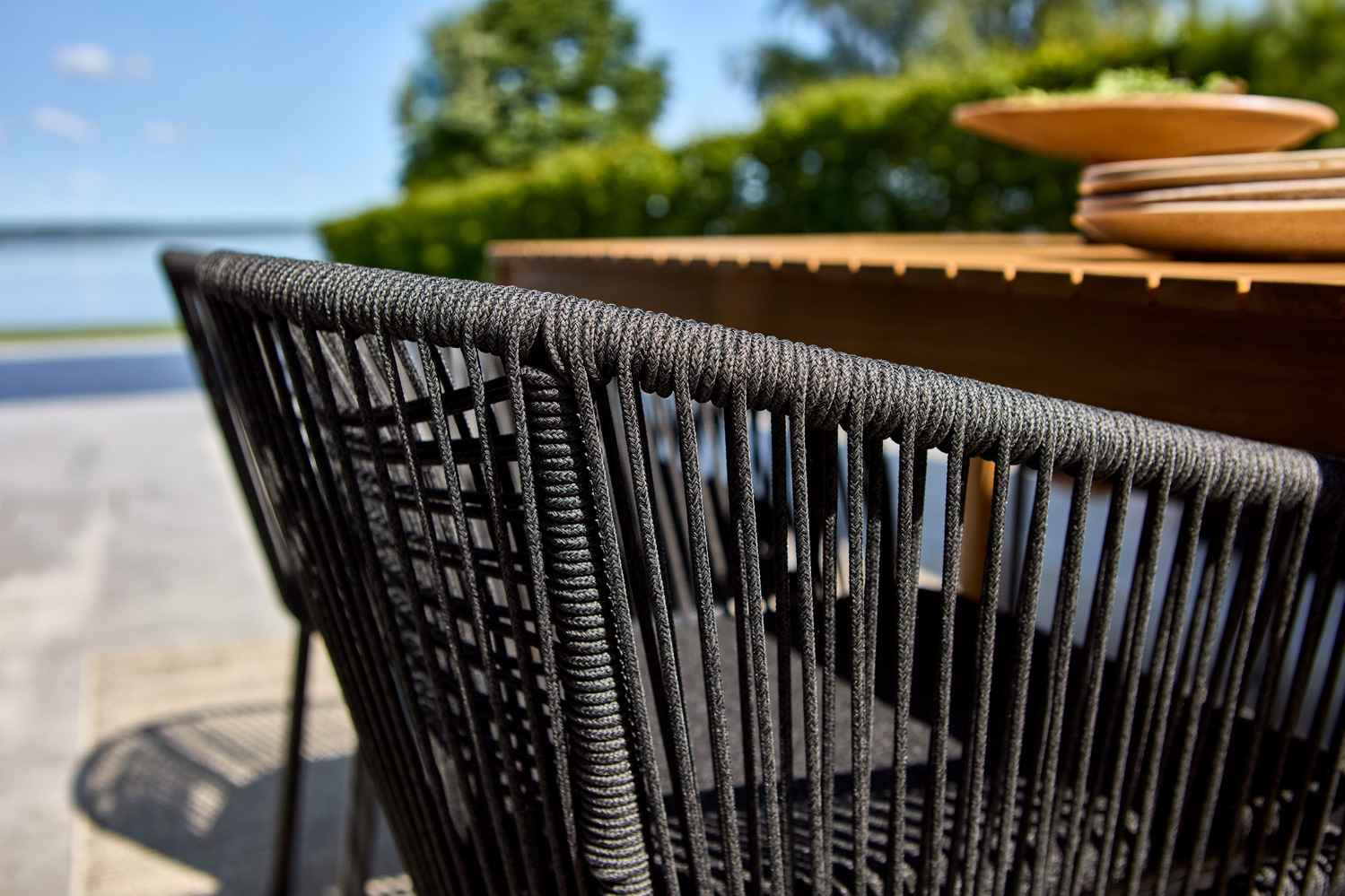 Delta stol med armlener Svart/Teddy Black