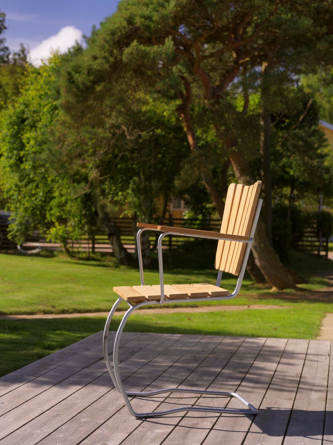 56:an stol med armlener Natur/grå