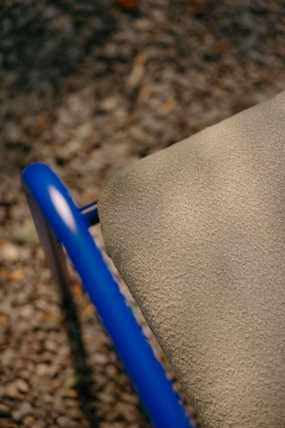 Bendt lenestol Indigo Blue/Teddy Beige