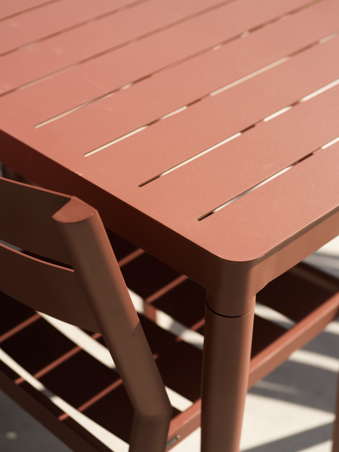 Delia spisestol  Zin Red