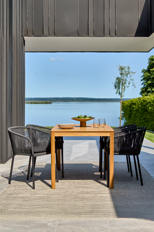 Delta stol med armlener Svart/Teddy Black