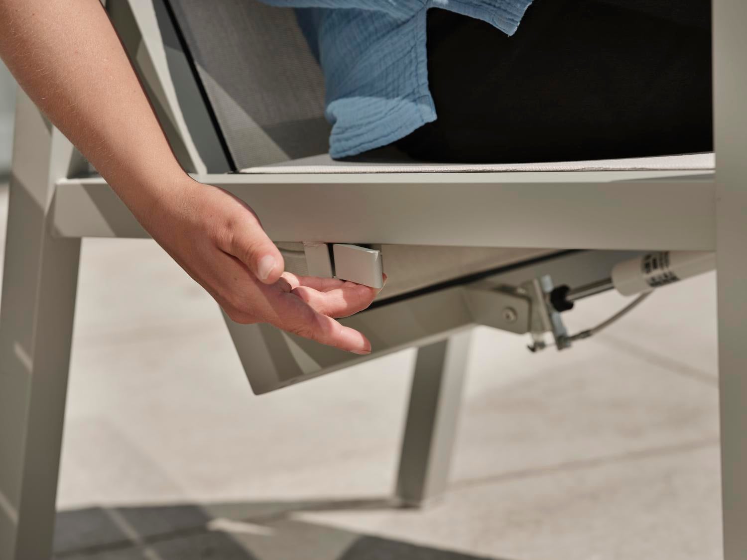 Newfort posisjonsstol Light Grey/Off-White