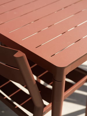 Delia spisestol  Zin Red